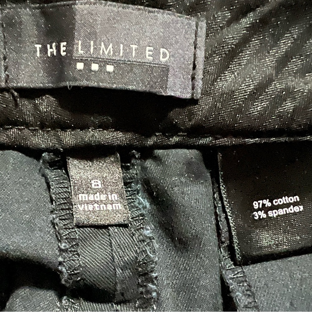 The Limited Black Roll-Cuff Shorts Size 8 - Picture 5 of 5